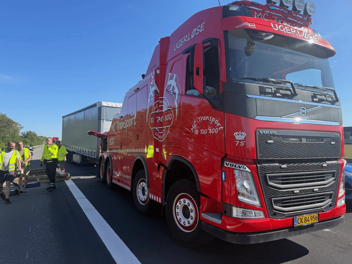 Bjærgning og bugsering af lastbil på Fyn - Autohjælp Fyn & MC Transport